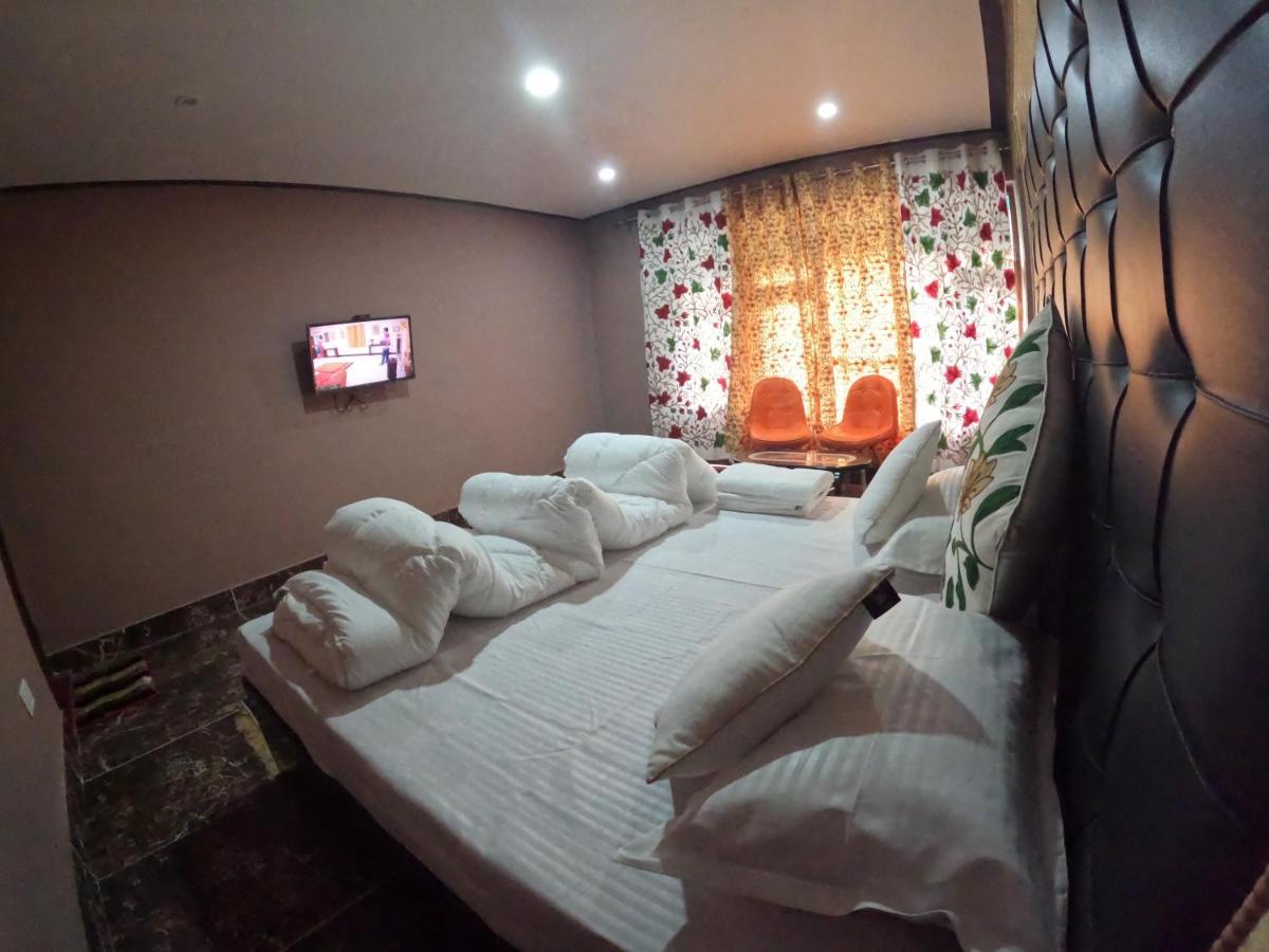 Hotel Seven Pahalgam Bagian luar foto